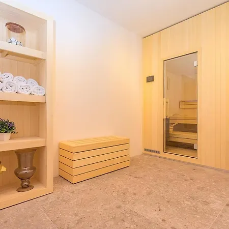 Lipa * Jesenice (Split-Dalmatia)